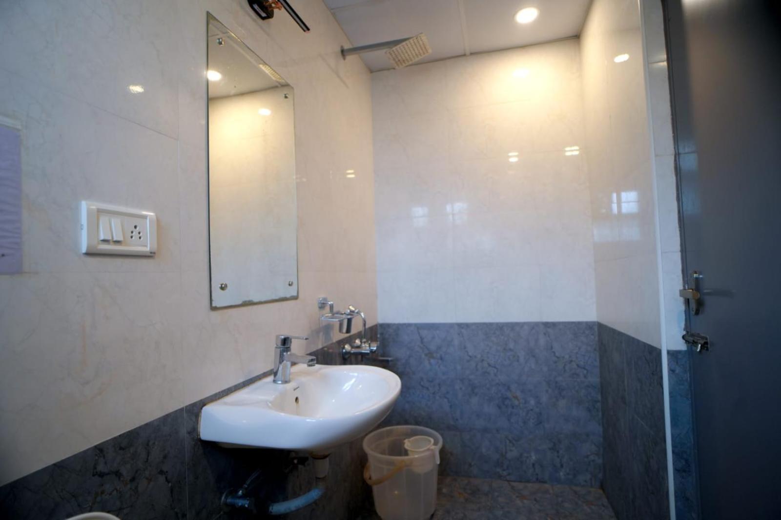 Raaj Grand