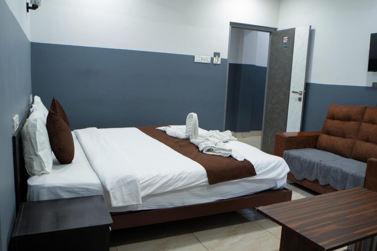 Hotel Raaj Grand