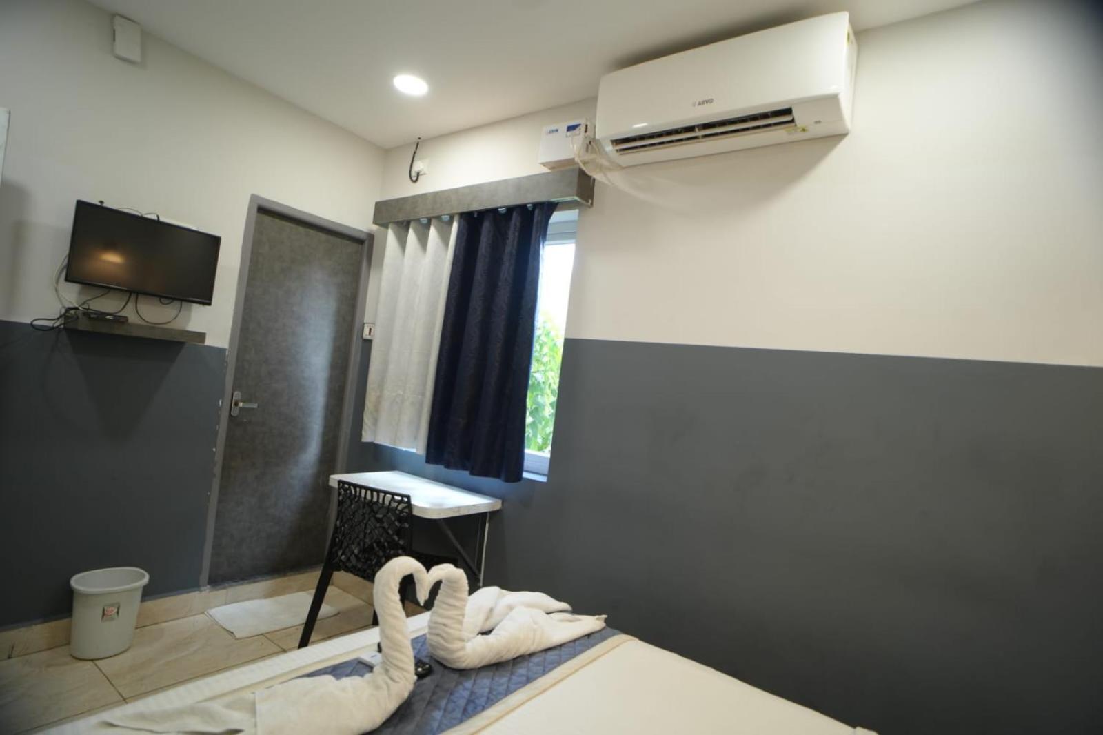 Raaj Grand Hotel 2*