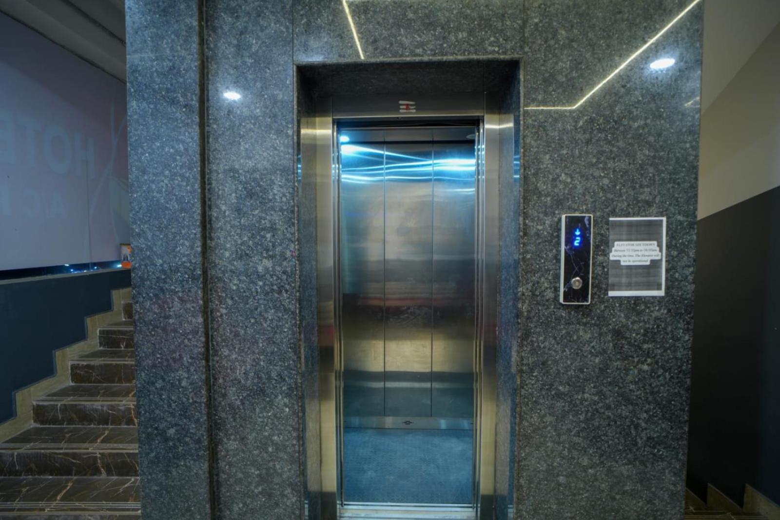 Raaj Grand Hotel 2*