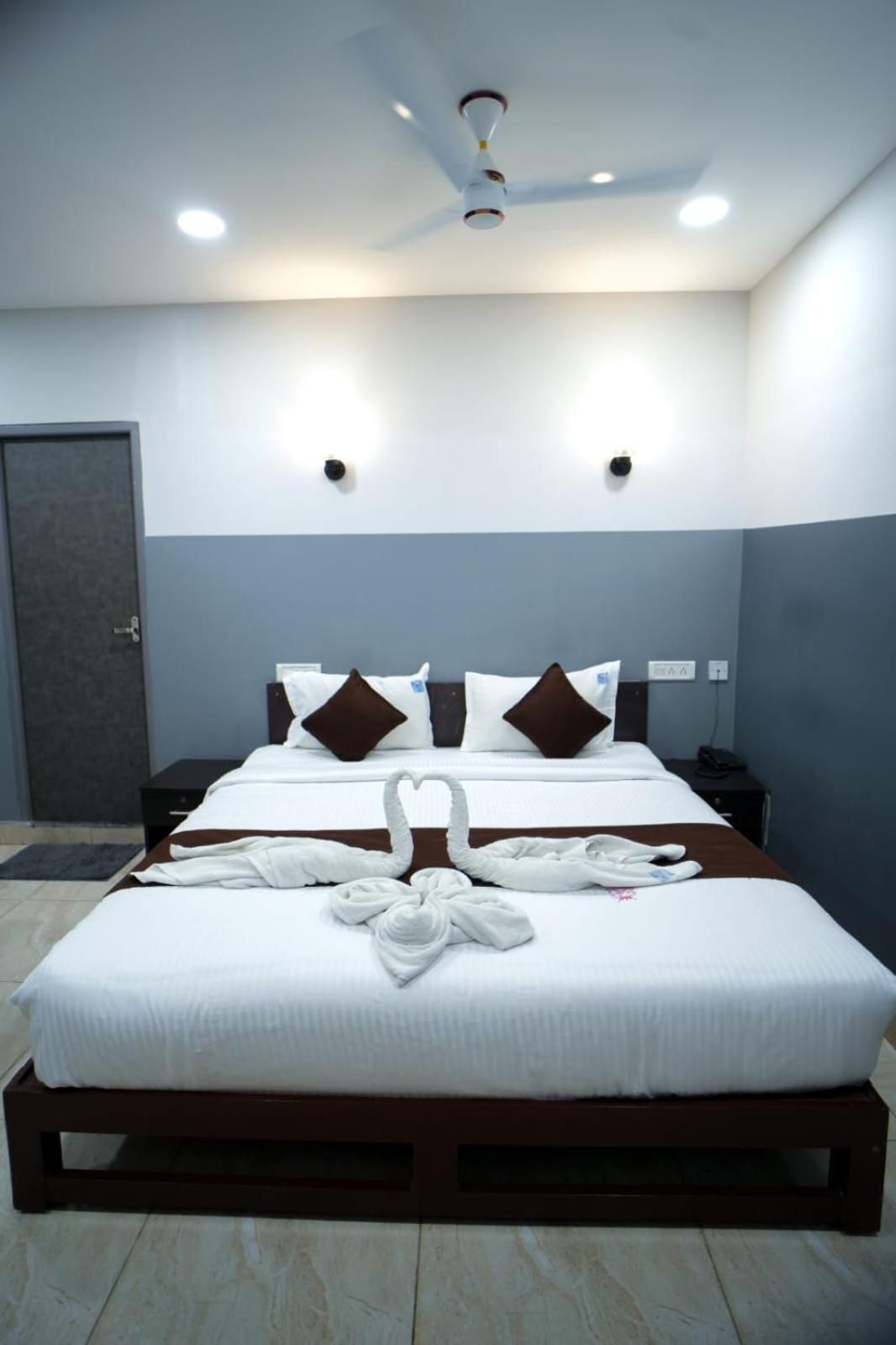 Hotel Raaj Grand