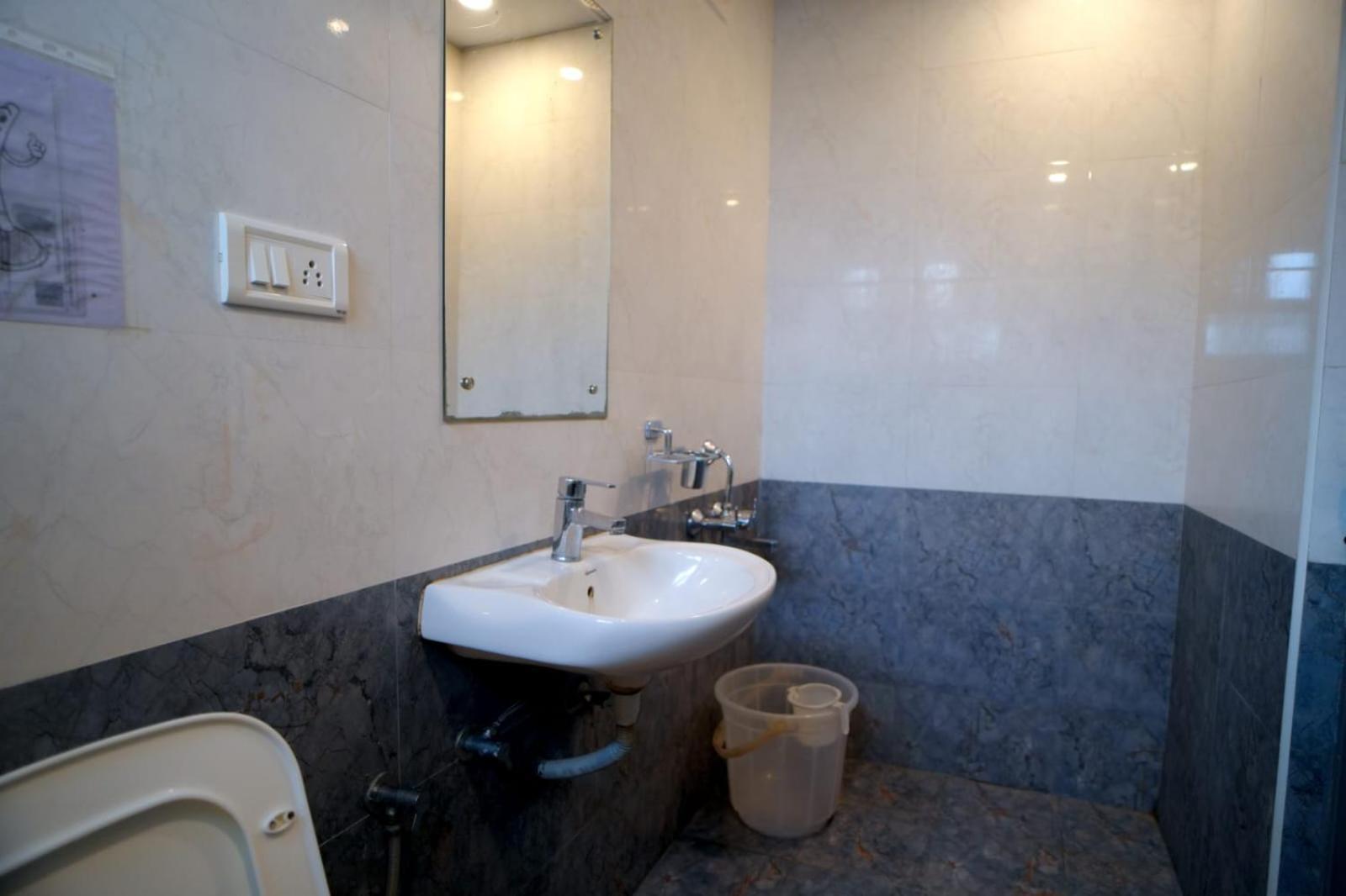 Hotel Raaj Grand 2*
